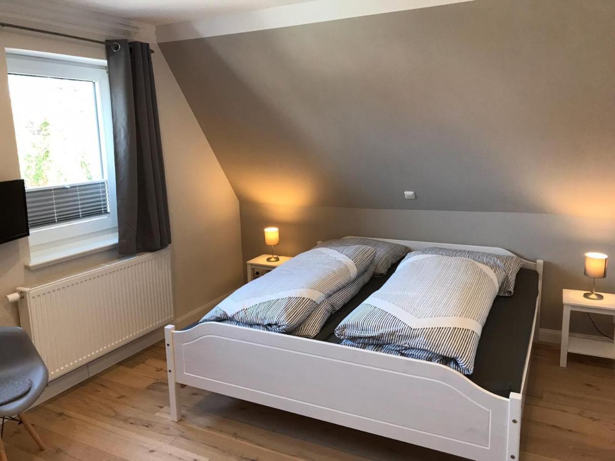 „opa's Tohuus“mit Fahrraedern, Husum Apartment